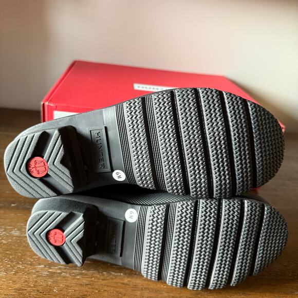 Hunter Woman’s Black Original Chelsea Waterproof Rain Boot- Size 6M - Picture 8 of 9